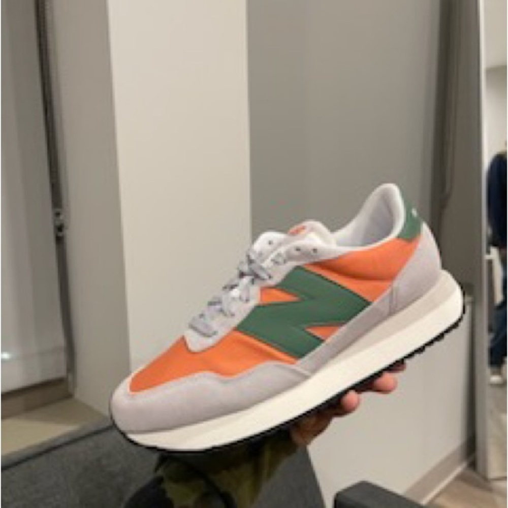 New Balance-Unisex sneaker, men’s (9)-women (10.5).